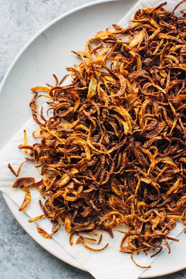 Grain free paleo vegan friendly green bean casserole! Made with all the same comforting flavors that you love in the classic casserole, with ingredients that you can feel good about.