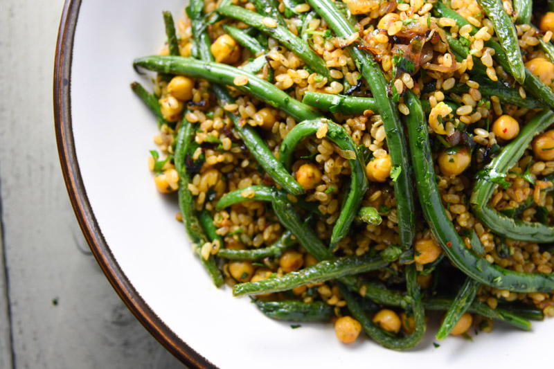 fried brown rice with chickpeas, green beans and herbs | www.nyssaskitchen.com