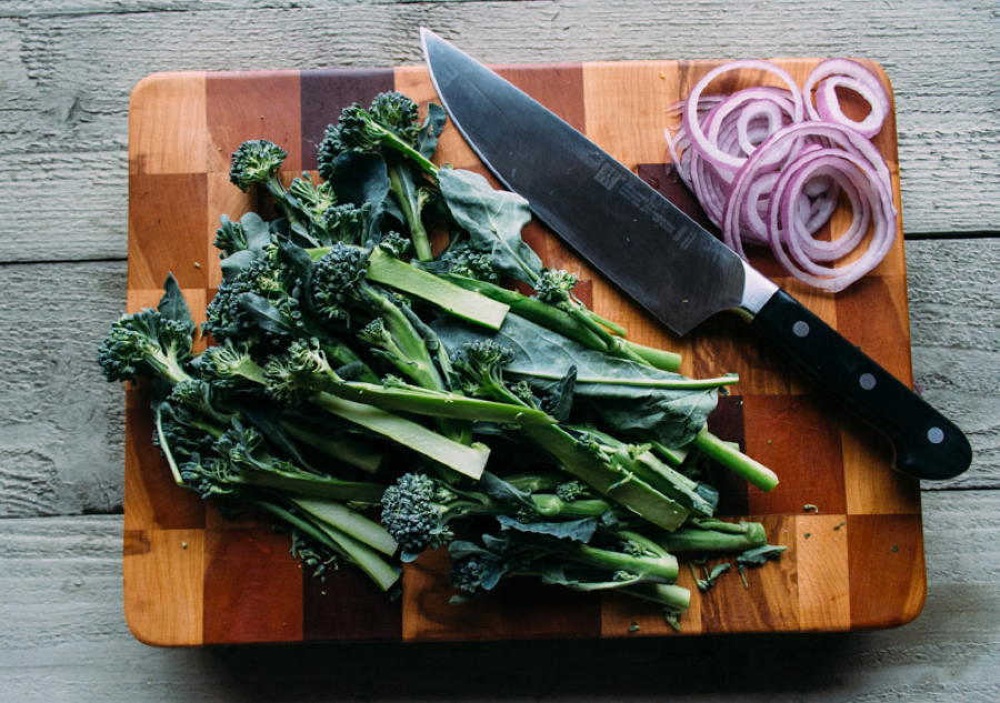 broccolini and red onion pizza | www.nyssaskitchen.com