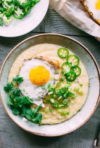 spicy cheddar grits with fried eggs | www.nyssaskitchen.com