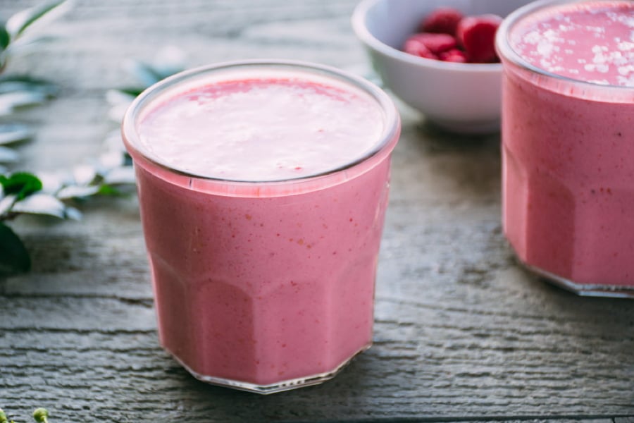a delightful and simple smoothie recipe made with strawberries, raspberries, banana, plain yogurt and coconut water. healthy and pretty so you can share the LOVE! | www.nyssaskitchen.com