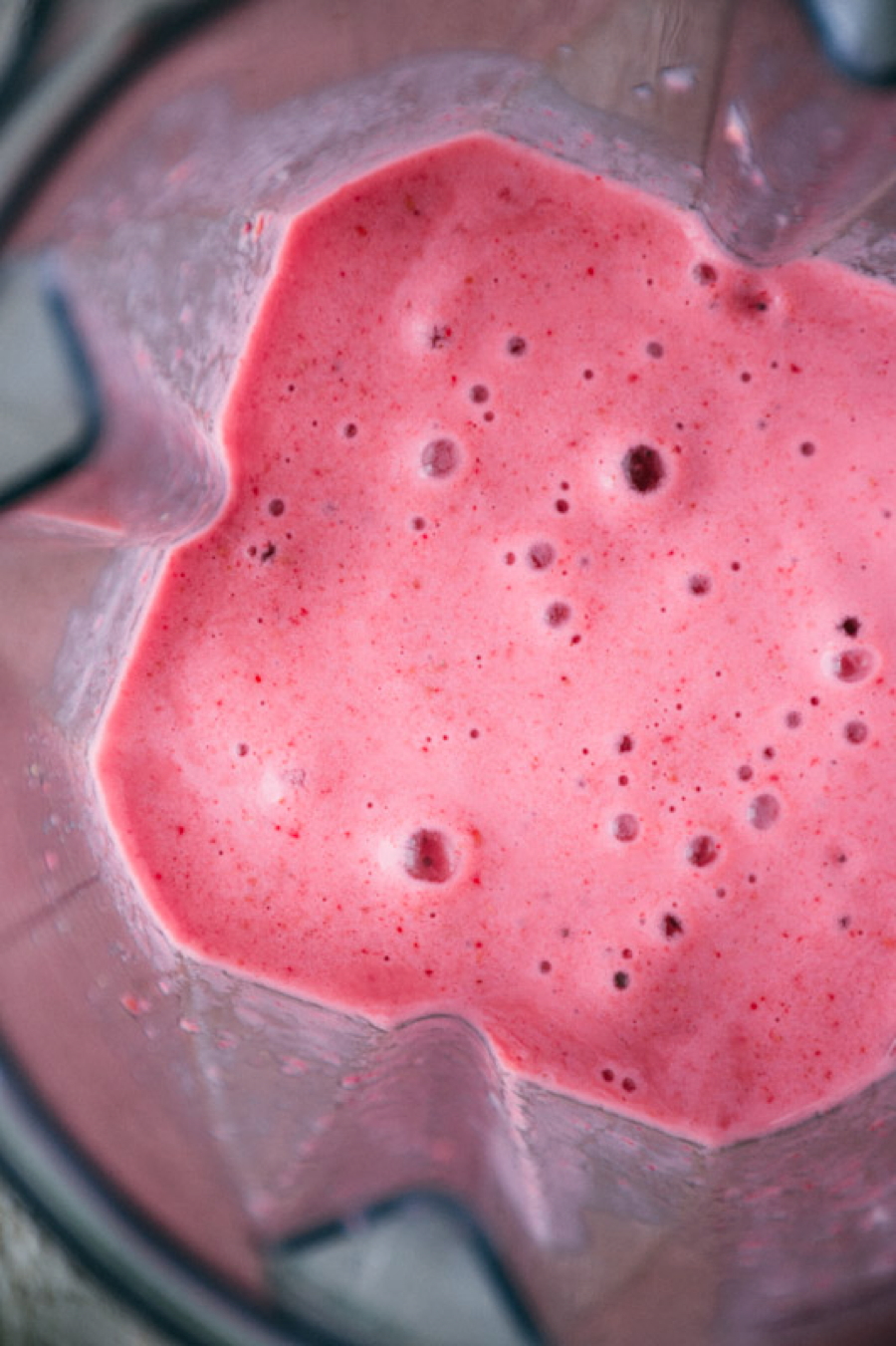 a delightful and simple smoothie recipe made with strawberries, raspberries, banana, plain yogurt and coconut water. healthy and pretty so you can share the LOVE! | www.nyssaskitchen.com