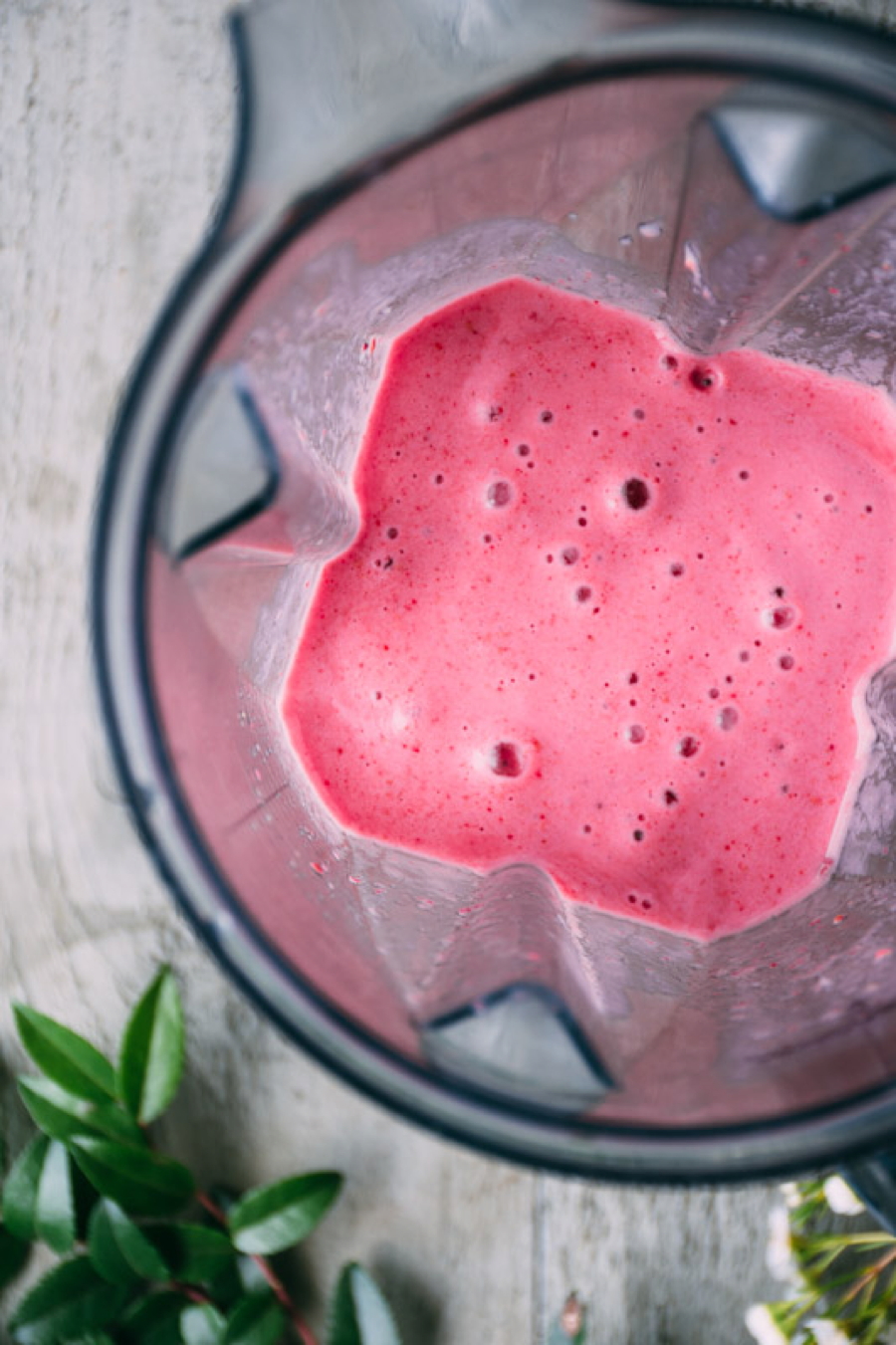 a delightful and simple smoothie recipe made with strawberries, raspberries, banana, plain yogurt and coconut water. healthy and pretty so you can share the LOVE! | www.nyssaskitchen.com