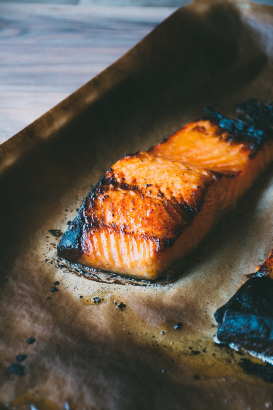 a mega healthy and flavorful recipe for garlicky miso marinated salmon with a big salad of fresh romaine and arugula, cucumbers, red cabbage and a lime and olive oil vinaigrette | www.nyssaskitchen.com