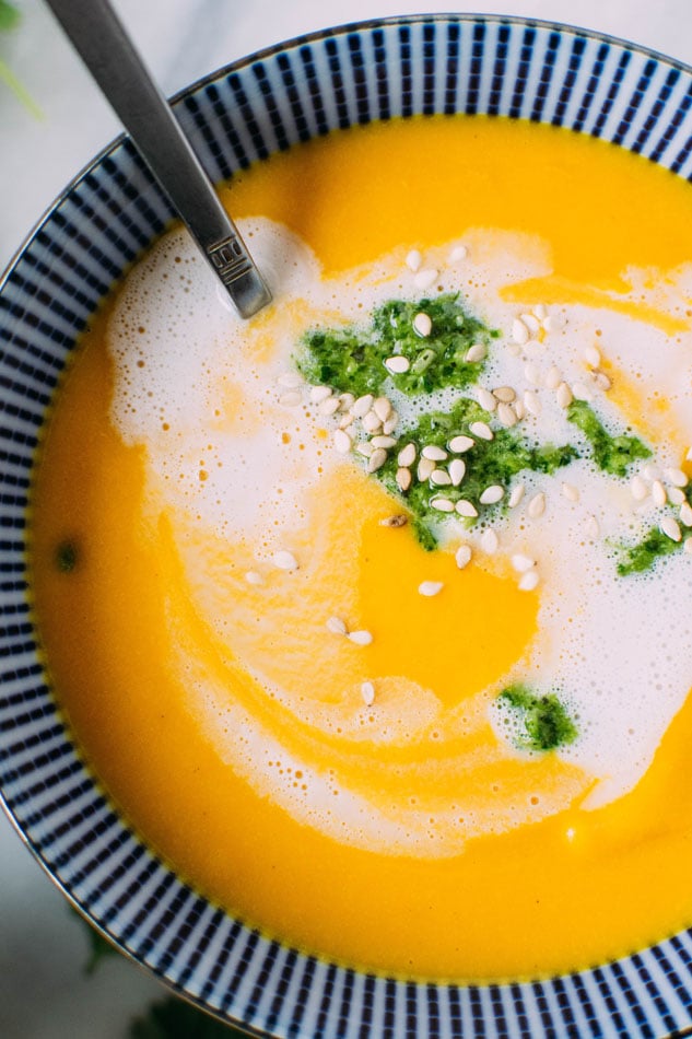 Thai carrot and sweet pepper coconut soup with cilantro pesto - The perfect, vibrant, veggie packed soup for your midwinter cravings! It's loaded with carrots, sweet peppers, onion, garlic, lemongrass, lime leaves and spices, blended with some creamy coconut milk and topped with a fresh and flavorful cilantro pesto.