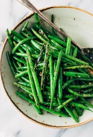 3-ingredient-garlic-charred-green-beans