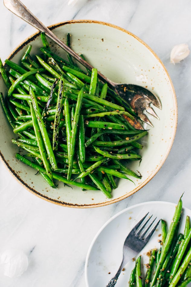 3 ingredient garlic charred green beans {paleo + vegan} - nyssa's kitchen