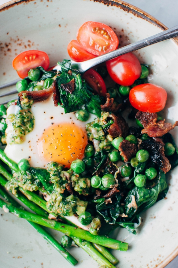 easy spring veggie egg skillet with bacon and herbed almond pesto