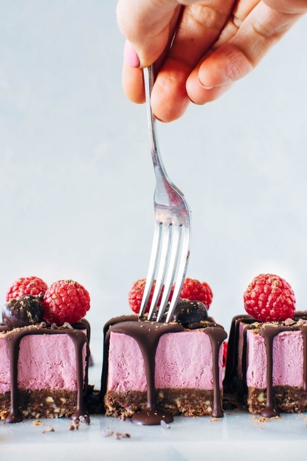These Raspberry Chocolate No Bake Superfood Cheesecake Bars with Rawmio Chocolate are dairy free, gluten free, and refined sugar free! They're also loaded up with superfoods, healthy fats and fresh fruit! Crave worthy and good for you, they're perfect for anyone you wanna show some love on Valentine's day, or any other day of the year! 