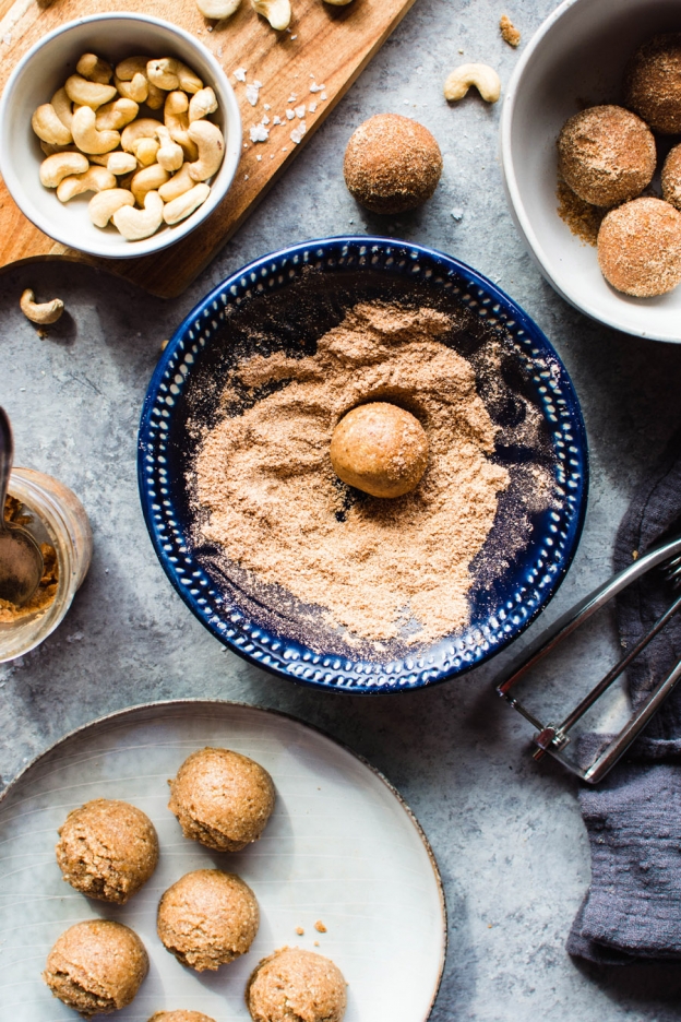 No Bake Cinnamon Roll Energy Bites