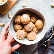 No Bake Cinnamon Roll Energy Bites