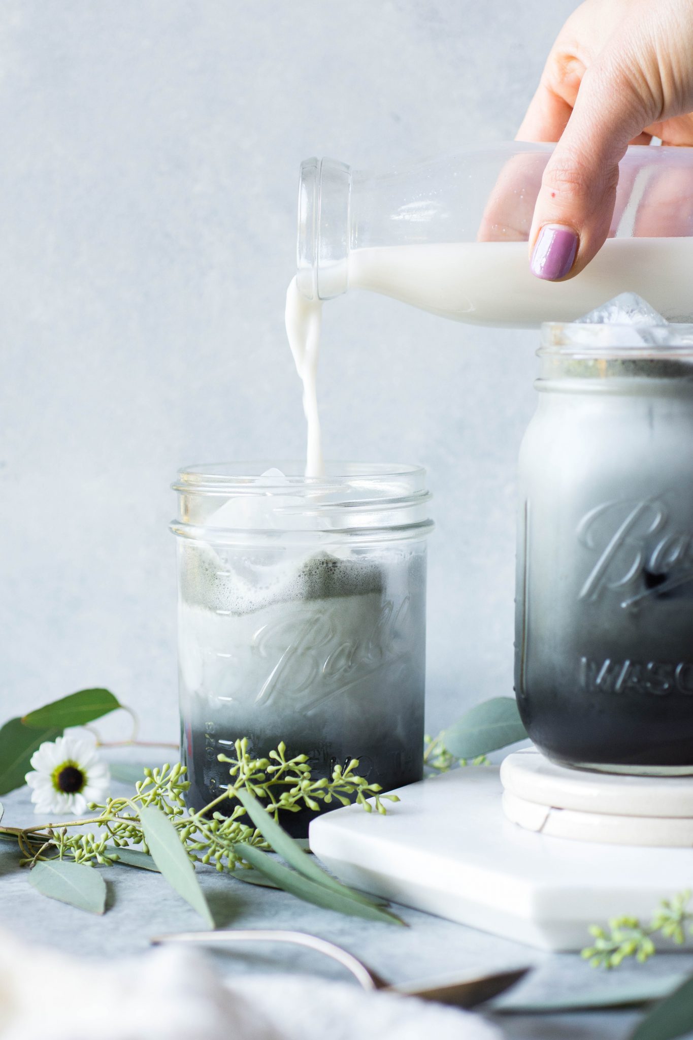 This iced activated charcoal latte is a stunning detoxifying drink that can help aid in digestion and rid your body of potential toxins. Made in just 5 minutes with 6 ingredients - it's easy and oh-so-pretty in a very October kind of way. 