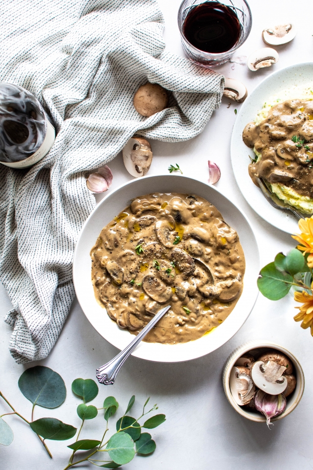 This gluten free and vegan mushroom gravy is the stuff that dreams are made of. Creamy, rich and flavorful, without any gluten or dairy. Make ahead friendly and an easy, healthy recipe that's perfect for the holidays! Gluten free, paleo, vegan and whole30 approved - a crazy delicious gravy for everyone at your table.