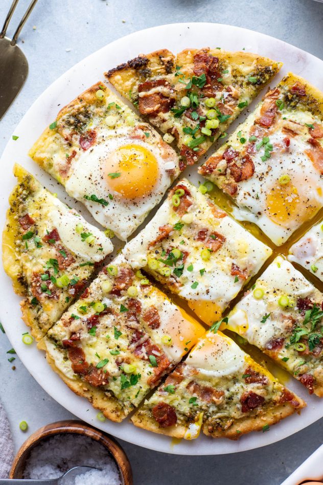 5 Ingredient Breakfast Pizza with Pesto and Bacon {gluten free} nyssa