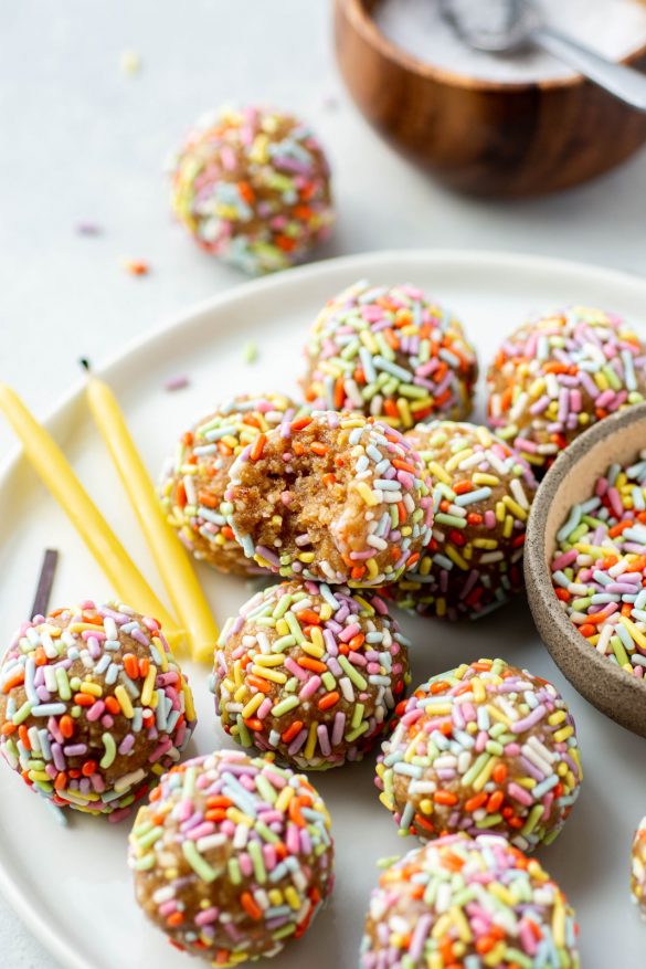 No Bake Birthday Cake Energy Bites {vegan + gf + paleo friendly ...