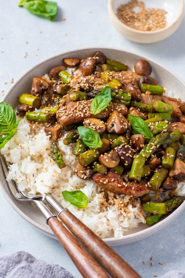 Mushroom and Asparagus Stir Fry (4 of 4)