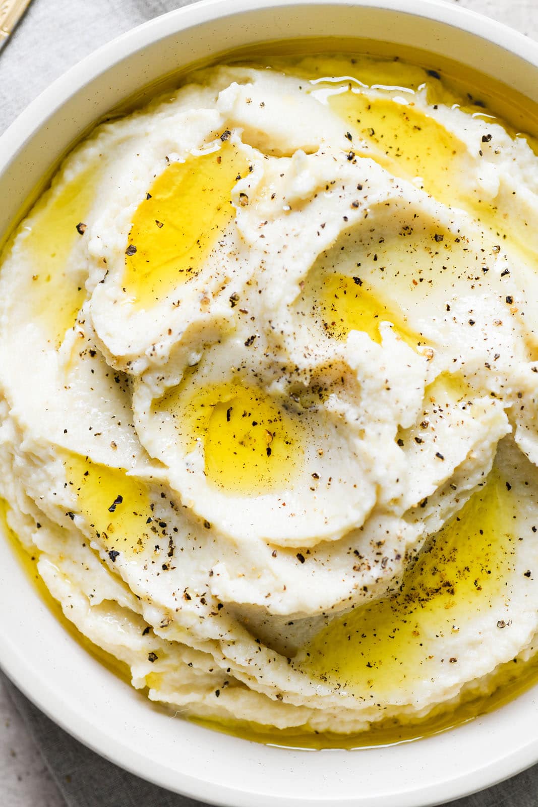 The Creamiest Whole30 Mashed Cauliflower {whole30 + paleo + gluten free