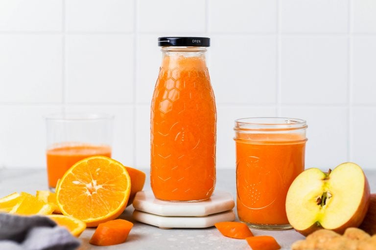 Fresh Carrot Apple Orange Juice with Ginger