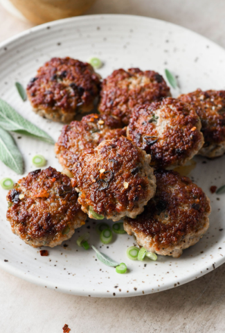 WHOLE30 BREAKFAST SAUSAGE PATTIES {WHOLE30 + PALEO + KETO}-cover image (2)