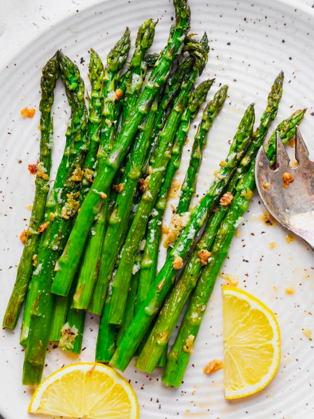 Simple Lemon Garlic Roasted Asparagus {VEGAN + GLUTEN FREE + WHOLE30