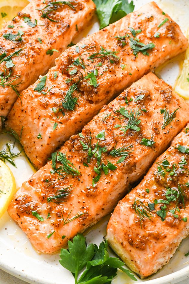 Lemon Garlic Baked Salmon - Ready in less than 30 minutes!