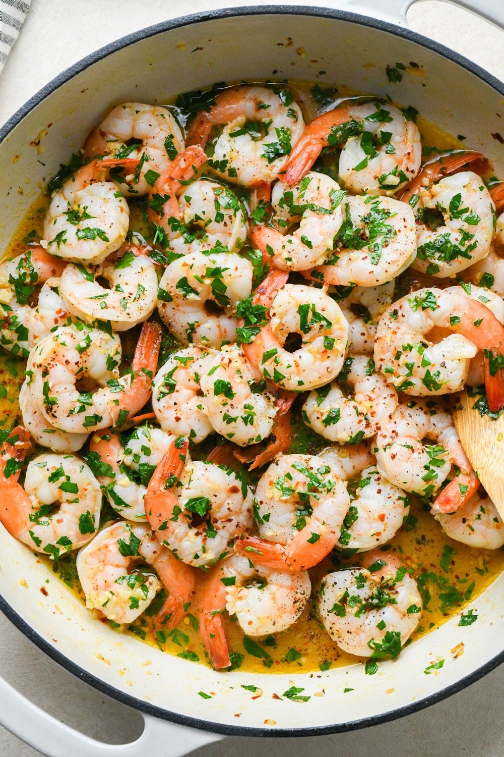 How to make Shrimp Scampi Without Wine: Parsley stirred into shrimp scampi.